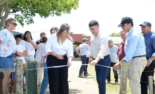 Intendente, Alcaldesa y diputado Lima encabezaron la inauguración de 1.500 metros de bitumen en Pueblo Quintana