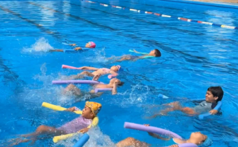 Clases gratuitas de natación en la piscina de barrio Arralde: Inscripciones abiertas