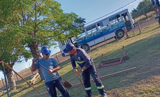 Intendencia de Salto realiza mejoras en la plaza de Paso de las Piedras de Arerunguá