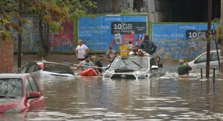 Al menos 13 los muertos por temporal en Bahía Blanca, una localidad azotada por el caos en Argentina