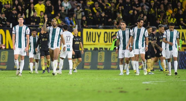 Apertura: Peñarol cayó 2-0 ante Racing en el Campeón del Siglo, en una floja presentación