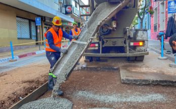 Intendenta Urroz y director Gómez destacan reparaciones en calles del centro de la ciudad