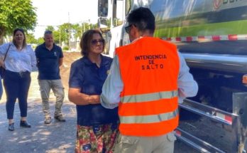 Intendenta Ingrid Urroz visita obras de mejora en calles de Salto Nuevo