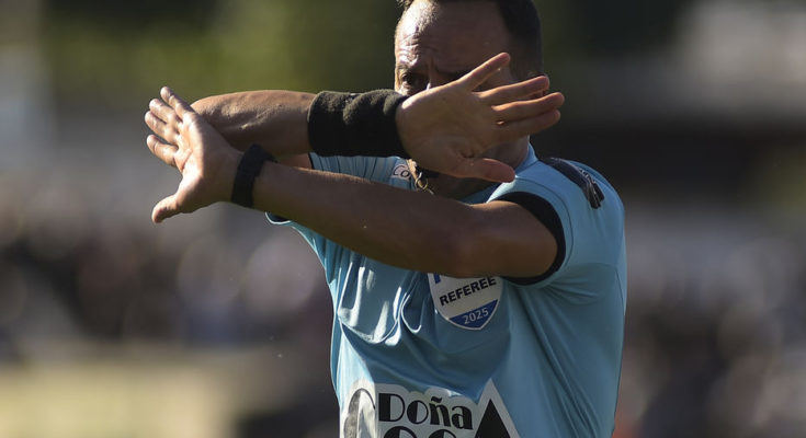 Apertura: Jueces de la fecha 13 y detalles de la 14, con Defensor-Peñarol el viernes 2