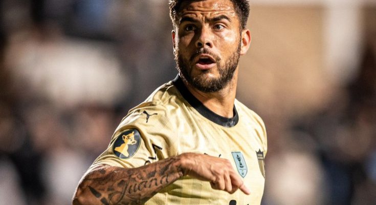 Apertura: Peñarol, con diez, derrotó en remontada 2-1 a Wanderers en el Parque Viera