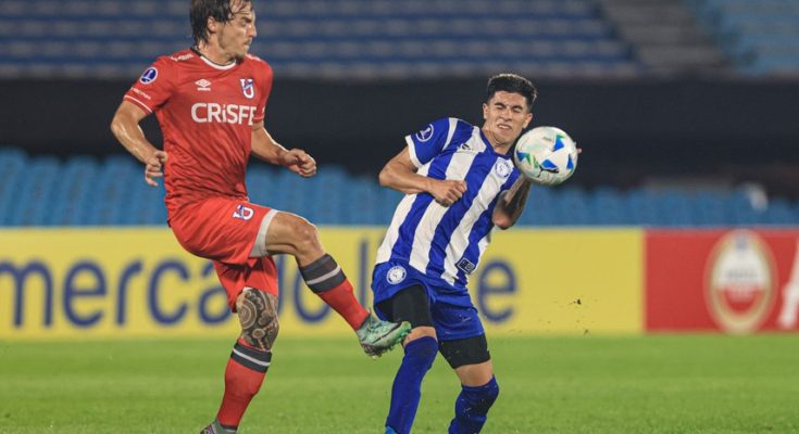 Sudamericana: Cerro Largo sufrió y cayó 3-1 ante Universidad Católica en el Centenario