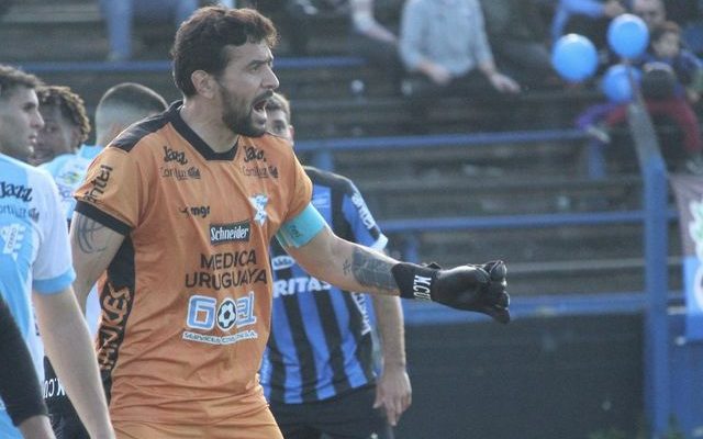 Intermedio: Liverpool y Cerro igualaron 0-0 en Belvedere. Un volante terminó atajando Intermedio: Liverpool y Cerro igualaron 0-0 en Belvedere. Un volante terminó atajando