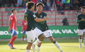Eliminatorias: Bolivia, que sueña, venció 2-0 a Chile, que se quedó sin chances de Mundial