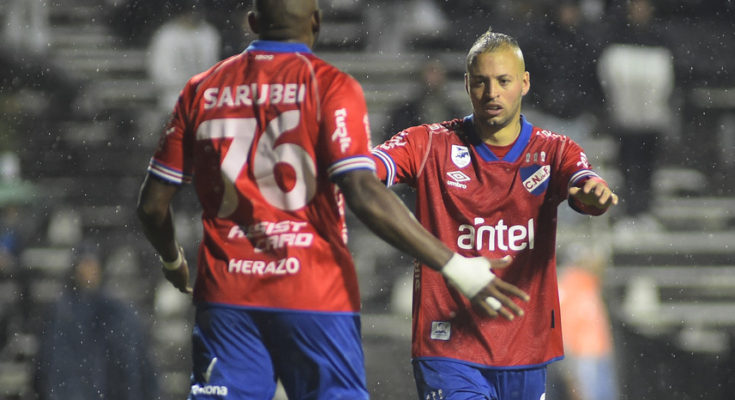 Intermedio: Nacional derrotó 2-1 a Racing, que terminó con ocho, en el Parque Viera