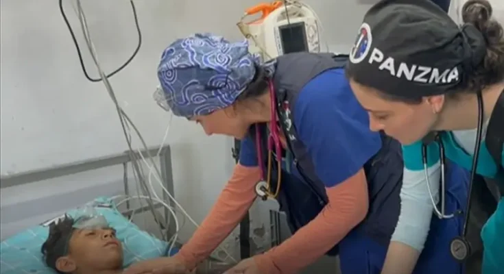 Salvar a un bebé de una madre sin vida: el duro testimonio de dos médicas australianas voluntarias en el mayor hospital de Ciudad de Gaza Salvar a un bebé de una madre sin vida: el duro testimonio de dos médicas australianas voluntarias en el mayor hospital de Ciudad de Gaza