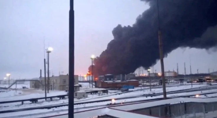 Escasez y altos precios: cómo Ucrania ha convertido los ataques contra plantas petroleras rusas en una de sus principales tácticas de guerra