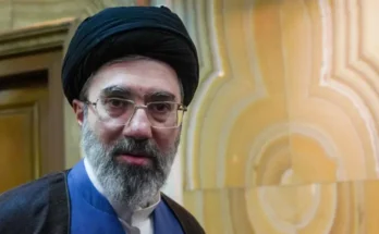 El nuevo líder supremo de Irán promete seguir bloqueando el estrecho de Ormuz y «vengar la sangre» de los iraníes muertos