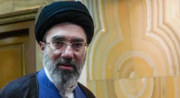 El nuevo líder supremo de Irán promete seguir bloqueando el estrecho de Ormuz y «vengar la sangre» de los iraníes muertos