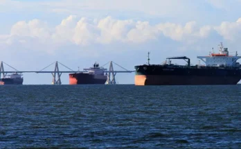 Trump ordena el bloqueo «total y completo» de todos los petroleros sancionados que entren y salgan de Venezuela