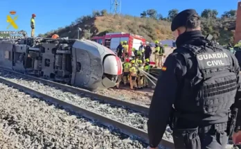 Mueren al menos 40 personas al chocar dos trenes de alta velocidad en el sur de España