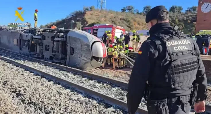 Mueren al menos 40 personas al chocar dos trenes de alta velocidad en el sur de España