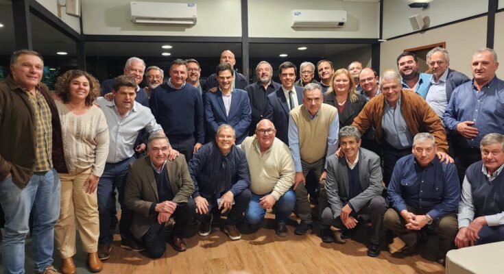 Yamandú Orsi recibió a intendentes en la residencia presidencial de Suárez y Reyes Yamandú Orsi recibió a intendentes en la residencia presidencial de Suárez y Reyes