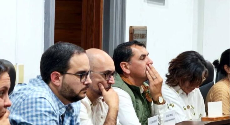 Coalición Republicana y Frente Amplio se pronuncian en defensa de la educación pública y la descentralización Coalición Republicana y Frente Amplio se pronuncian en defensa de la educación pública y la descentralización