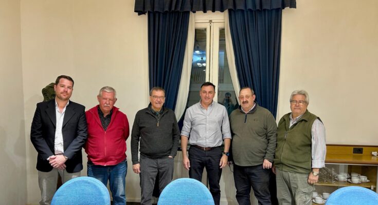 Reunión de APC con el intendente Albisu: nuevas propuestas y agradecimiento por mejoras en la Plaza de la Comunicación