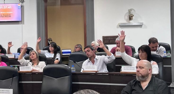 El Frente Amplio Salto solicita la expulsión de ediles y su desvinculación de la bancada del FA