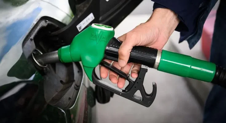 Los precios del petróleo se desploman después de que Irán anunciara la reapertura del estrecho de Ormuz