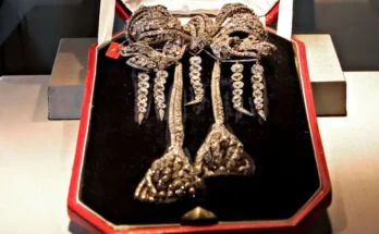 Cómo fue el robo al museo del Louvre en París y cuáles son las valiosas joyas que se llevaron