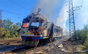 Rusia ataca un tren ucraniano poco después de que Boris Johnson y altos funcionarios europeos abandonaran la estación