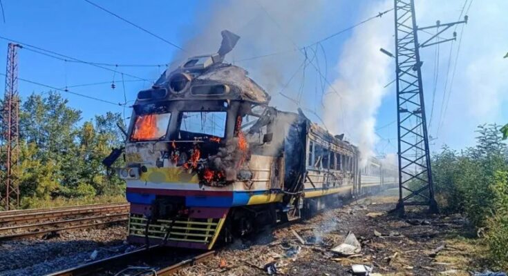 Rusia ataca un tren ucraniano poco después de que Boris Johnson y altos funcionarios europeos abandonaran la estación