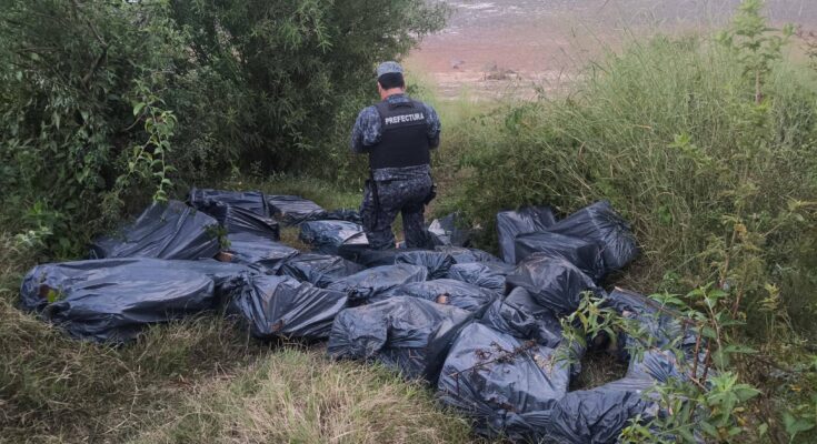 Hallaron e incautaron cigarrillos abandonados en la costa de Salto: están valuados en más de  millones
