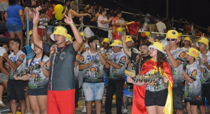 El público colmó la Costanera y la primera fiesta del samba fue completa, ahora se viene el concurso