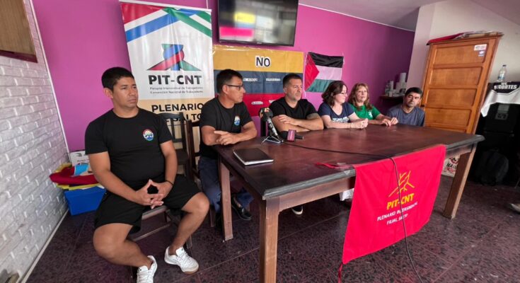 Trabajadoras y trabajadores de Salto movilizados ente la grave situación laboral que atraviesa el departamento Trabajadoras y trabajadores de Salto movilizados ente la grave situación laboral que atraviesa el departamento