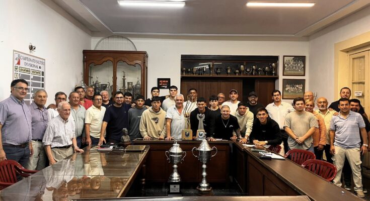 Los campeones dijeron presente en la Liga Salteña de Fútbol con sus trofeos