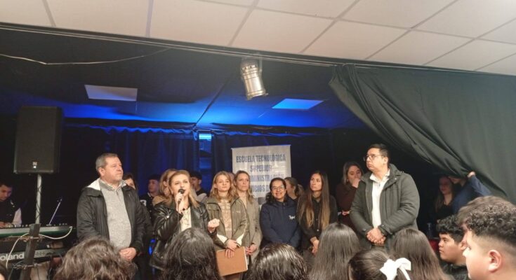 Mides acercó oportunidades educativas y de formación a jóvenes de Villa Constitución Mides acercó oportunidades educativas y de formación a jóvenes de Villa Constitución