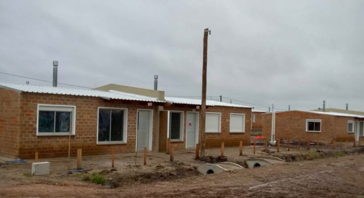 Andrés Lima destacó la construcción de 54 viviendas de Mevir en Caraguatá y las mejoras en la escuela local Andrés Lima destacó la construcción de 54 viviendas de Mevir en Caraguatá y las mejoras en la escuela local