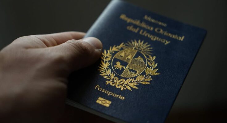 Canadá y EE. UU. piden un segundo documento a uruguayos que ingresan con pasaporte nuevo Canadá y EE. UU. piden un segundo documento a uruguayos que ingresan con pasaporte nuevo