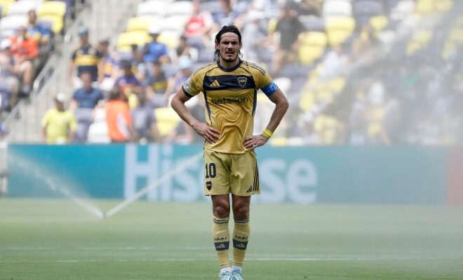 Cavani fue elogiado por el entrenador de Boca pese a no jugar: “Fue muy importante”
