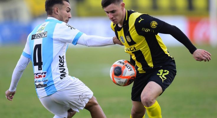 Intermedio: Peñarol derrotó 2-0 a Cerro en el Campeón del Siglo y habrá final clásica