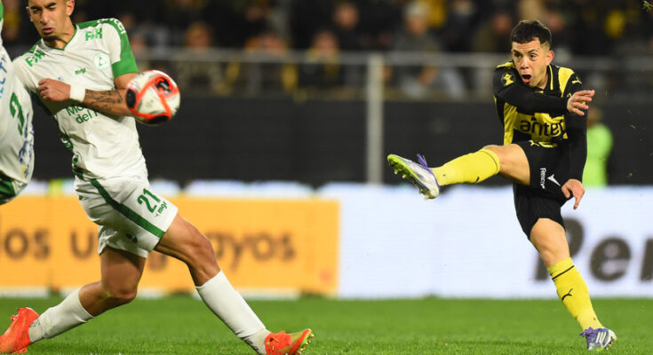 Clausura: Peñarol, sufriendo, venció 1-0 a Plaza Colonia en el CDS y sigue líder