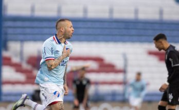 Clausura: Nacional le ganó a Racing 3-0 en el Gran Parque Central y mantuvo su ventaja