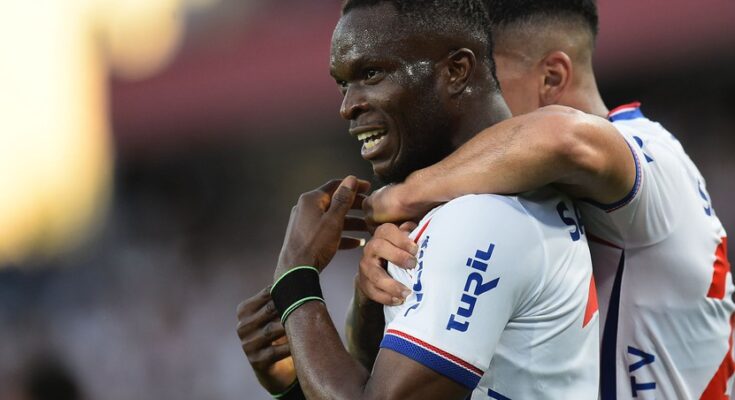 Clausura: Nacional, de la mano de Gómez y Ebere, derrotó 2-1 a Cerro Largo en el GPC Clausura: Nacional, de la mano de Gómez y Ebere, derrotó 2-1 a Cerro Largo en el GPC