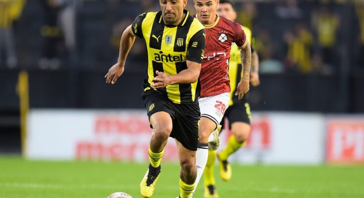 Peñarol le ganó a Wanderers 3-0 como local y se encamina al título del Clausura Peñarol le ganó a Wanderers 3-0 como local y se encamina al título del Clausura