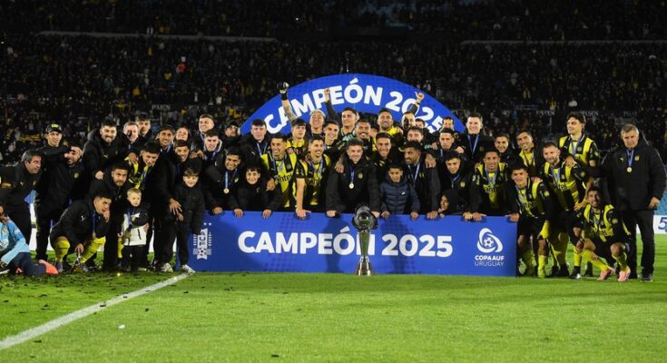 Copa AUF Uruguay: Peñarol se consagró campeón tras derrotar 2-0 a Plaza en el Centenario Copa AUF Uruguay: Peñarol se consagró campeón tras derrotar 2-0 a Plaza en el Centenario