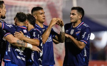 Apertura: Nacional, con poco, derrotó 1-0 a Progreso en Durazno, en partido con polémica