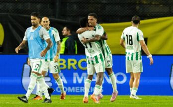 Apertura: Racing le ganó a Peñarol 2-1 a domicilio y le arrebató el primer puesto