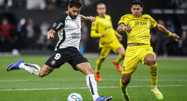 Libertadores: Peñarol cayó 2-0 con Corinthians en San Pablo y sigue sin ganar en el torneo