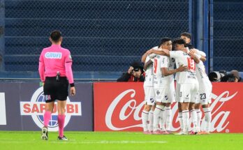 Apertura: Nacional goleó a Cerro 4-0 como local con tres goles de Maxi Gómez