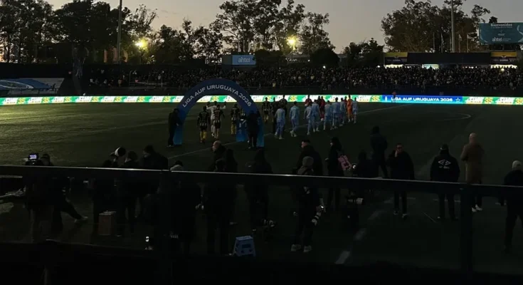 Apagón, retorno de la luz y otro corte: se suspendió City Torque-Peñarol en el Charrúa Apagón, retorno de la luz y otro corte: se suspendió City Torque-Peñarol en el Charrúa