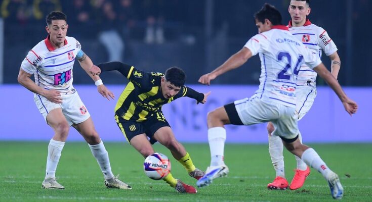 Clausura: Peñarol derrotó a Central Español 2-1 como local y quedó primero en la Anual Clausura: Peñarol derrotó a Central Español 2-1 como local y quedó primero en la Anual