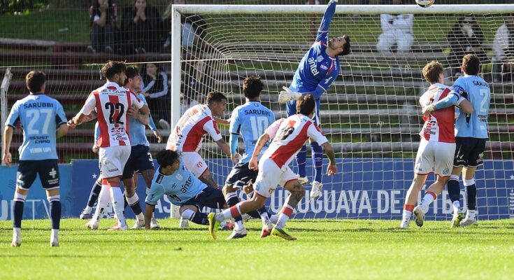 Copa AUF Uruguay: Nacional, en partidazo, derrotó 3-2 a River Plate en el Saroldi Copa AUF Uruguay: Nacional, en partidazo, derrotó 3-2 a River Plate en el Saroldi