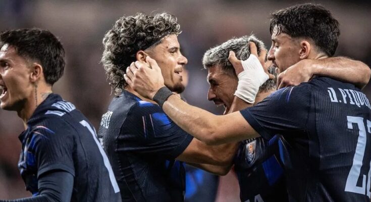 Uruguay goleó 4-1 a Corea del Sur en Seúl y obtuvo su primer triunfo con Forlán como DT Uruguay goleó 4-1 a Corea del Sur en Seúl y obtuvo su primer triunfo con Forlán como DT